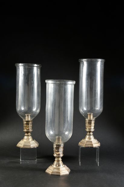 null Suite of three silver metal photophores (Wear). 
 Regency style, 20th century.
H.:...