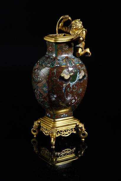 Edouard LIEVRE (1828 - 1886) 
Vase in cloisonné enamel from Japan, rich chased and...