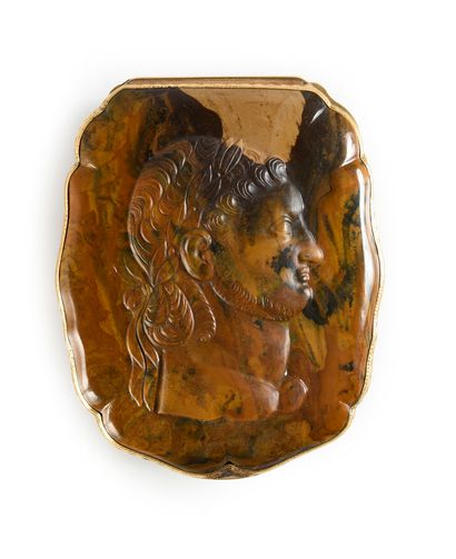 null Contoured jasper box, the lid decorated with the right profile of Emperor Caracalla...