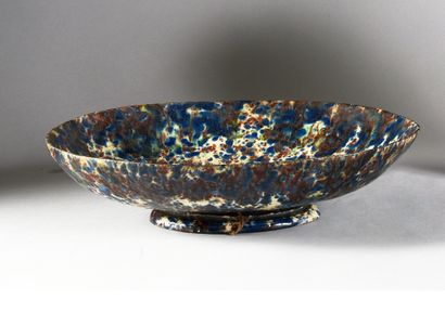 null Suite de Bernard PALISSY Oval bowl on pedestal, with blue, green and brown glazing...