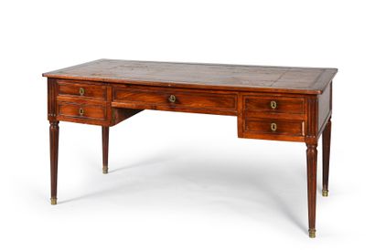 null Flat desk in mahogany-stained walnut and walnut veneer, opening with 5 drawers...