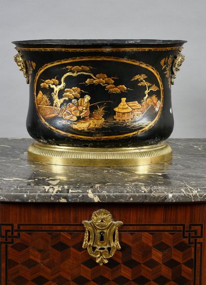 null Oval planter in sheet metal in imitation of Chinese lacquer with gilded bronze...