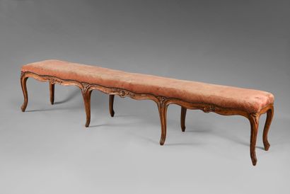 null Long beech bench in moulded and carved beech wood, the belt moves, it rests...