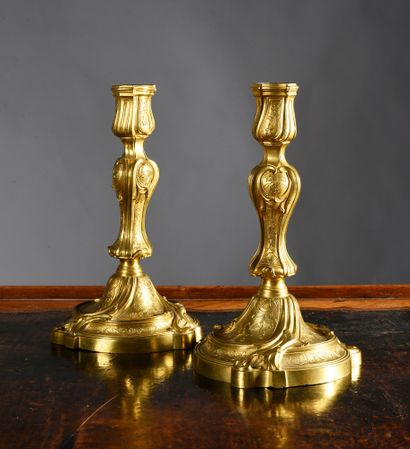 null Pair of chased and gilt bronze torches with rocaille decoration.
Louis XV period.
H.:...