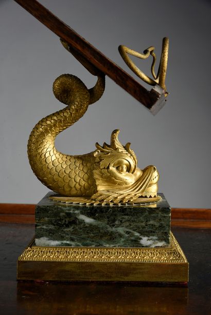 null Lectern in ambony burr veneer, it rests on a chased and gilded bronze dolphin...