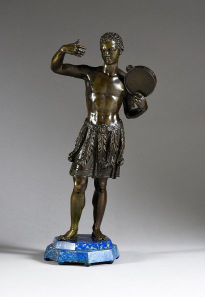Statuette en bronze finement ciselé et patiné,...