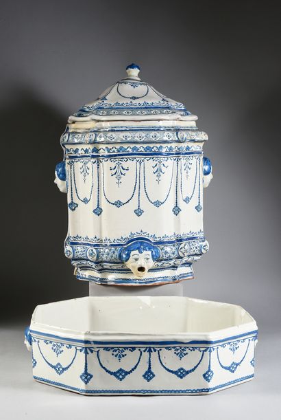 SAMADET, XVIIIe siècle. 
Large fountain with a contoured shape, its lid and octagonal...
