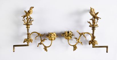 null Pair of finely chased and gilded bronze sconces with a light arm made of a poppy...