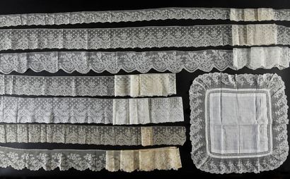 null Cinq bordures en dentelle de Malines, fuseaux, 2nde moitié du XIXe siècle.
A...