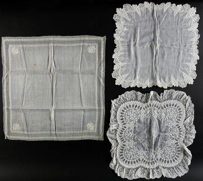 null Trois mouchoirs brodés, milieu du XIXe siècle.
Un très beau mouchoir en linon...