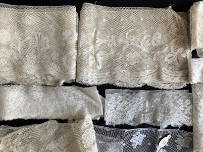 null Lace borders, Valenciennes, bobbins, 2nd half of the 19th century.
Important...