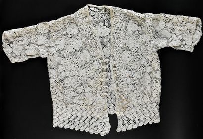 null Eléments du costume féminin en dentelle, fin du XIXe siècle. 
Un corsage et...