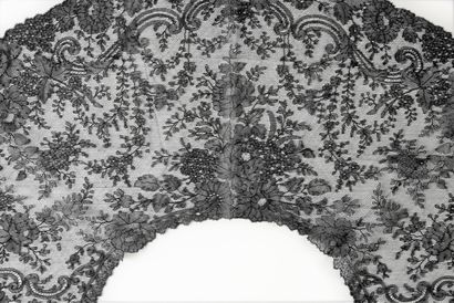 null Feuille d'éventail, Chantilly de Gramont, fuseaux, 2nde moitié du XIXe siècle.
Belle...