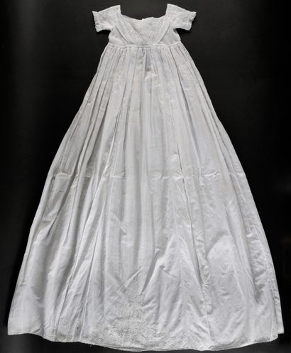 null Robe de baptême, broderie Ayrshire, milieu du XIXe siècle. 
Longue robe de baptême...