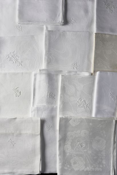 null Damask napkins, circa 1900 and 1930.
Twenty napkins with beautiful Art Nouveau...