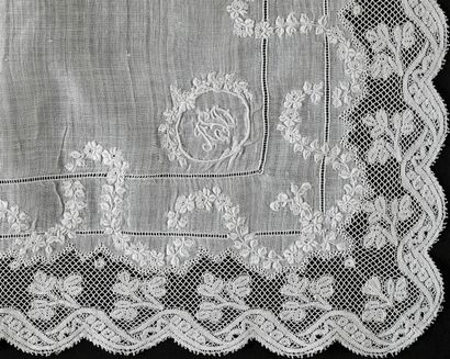 null Six mouchoirs brodés, 2nde moitié du XIXe siècle.
En linon fil de main, finement...