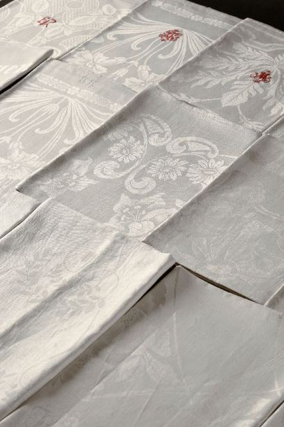 null Twenty new long tea towels in damask, circa 1900.
With beautiful and varied...