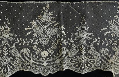 null Large lace borders, Brussels, 2nd half of the 19th century.
A long and large...