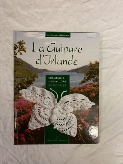 null Twelve books in French on crochet lace.
Books or booklets on crochet lace and...