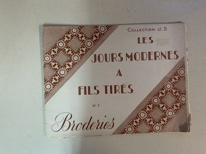 null Cinquante quatre ouvrages en français sur la broderie.
Divers fascicules dont...