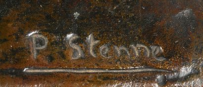 null Cheval pur-sang
Bronze à patine brune.
Signé sur la terrasse P.Stenne.
H.: 42cm...