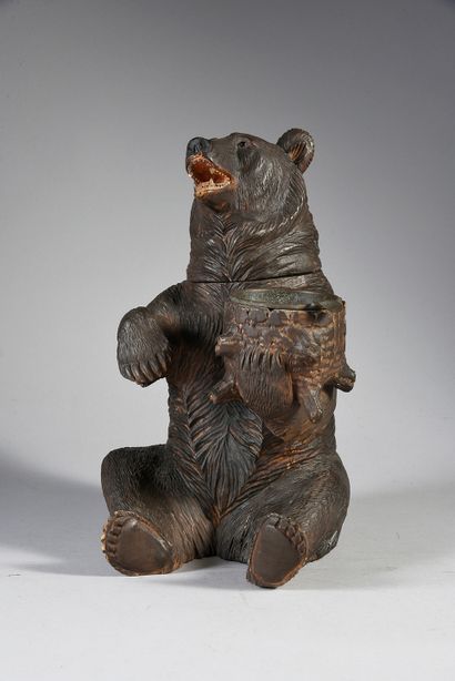 Travail de Brienne 
Sitting bear acting as a tobacco pot and ashtray. Sulphide eyes.
Height:...