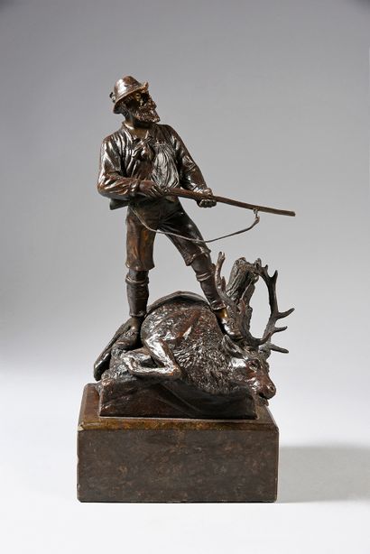 Oscar Loevenich (actif à la fin du XIXe et début XXe siècle) 
Deer hunter 12 horns.
Bronze...