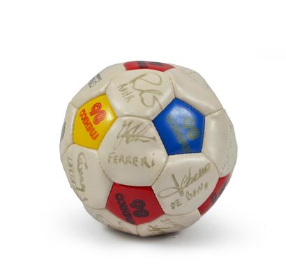 null Ball signed by the players of the Girondins de Bordeaux team for the 1986-1987...