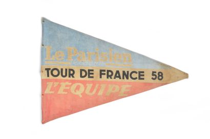 null Official car pennant of the 1958 Tour de France won by Charly Gaul. Length 57...
