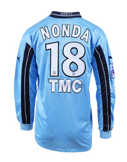 null Shabani Nonda. Maillot n°18 de l'AS Monaco porté lors de la saison 2001-2002...