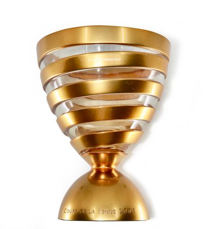 null Trophée de vainqueur de la Coupe de la ligue 2009 remporté par les girondins...