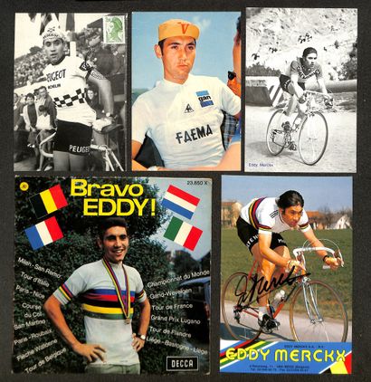 null Eddy Merckx. Ensemble de 50 cartes postales, photos, documents publicitaires,...
