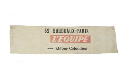 null Brassard officiel de Bordeaux-Paris 1952 remporté par Win Van Est. Dim. 10x39...