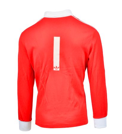 null Jersey n°1 of the French youth team goalkeeper worn during the 1979 international...