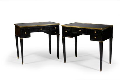 Deux tables coiffeuse en bois laqué noir,...