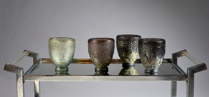 Georges de FEURE (1868 - 1943) 
Suite de 4 vases en verre moulé pressé satiné, à...