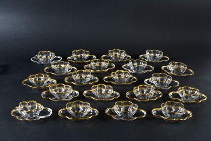 DAUM Nancy 
Suite de 18 tasses à sorbet en cristal soufflé, taillé et doré et leurs...