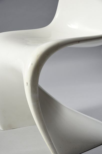 Verner PANTON (1926 -1998). D'après 
Suite 5 Panton chairs, model created in 1959.
white...