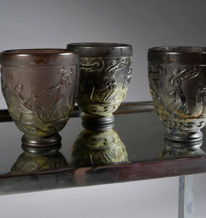 Georges de FEURE (1868 - 1943) 
Suite de 4 vases en verre moulé pressé satiné, à...
