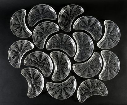RENE LALIQUE (1860-1945) 
Suite of 16 Pissenlit salad plates, model created on March...