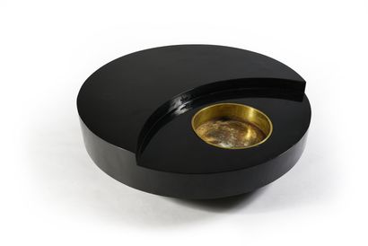 Willy RIZZO (1928 - 2013) 
Coffee table TRG. 
Round coffee table, black lacquered,...