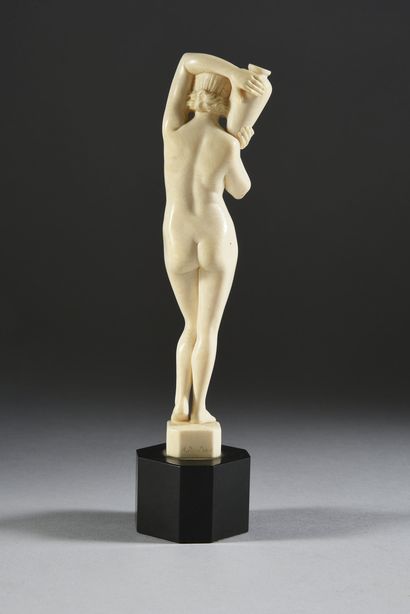 Armand Boulard (XIXe- XXe siècle) 
La source.
Sculpture en ivoire en taille directe,...