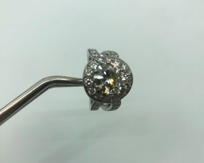 null Bague en or gris 750e sertie d'un diamant de taille brillant d'environ 2,4 carats,...
