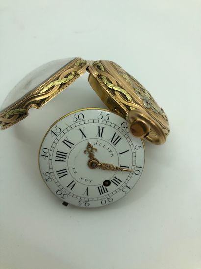 null Rare montre de poche quatre ors 750°°, à décor ciselé au revers d'un trophée...