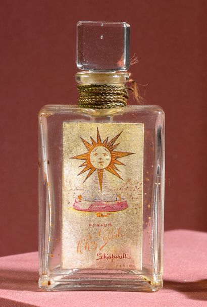 Schiaparelli - «Le Roy Soleil» - (1945) 
Rare flacon testeur en verre incolore pressé...