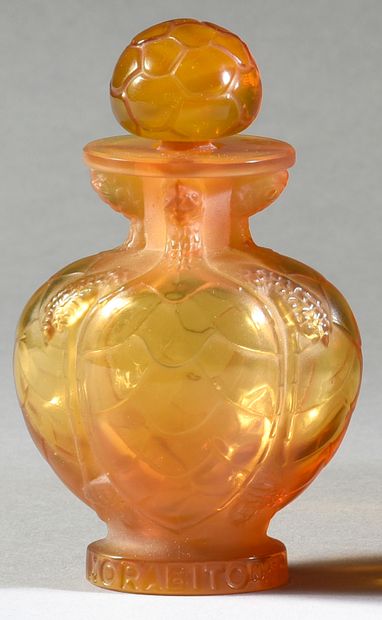 Morabito - «N°7» - (1951). Flacon en cristal teinté «écaille de tortue» pressé moulé...