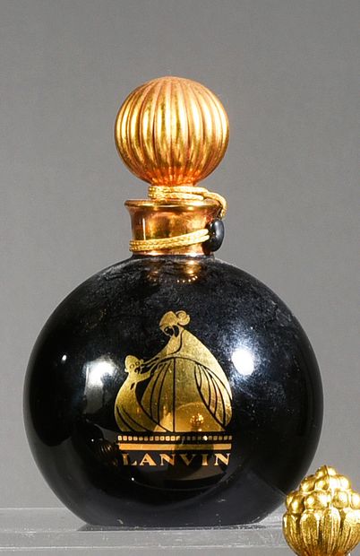 Lanvin parfums - «Arpège» - (1927) 
Même modèle de flaconnage que ceux du lot précédent....