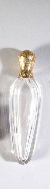 Travail Français - (vers 1880-1890) 


Flacon à odeurs en cristal incolore facetté,...