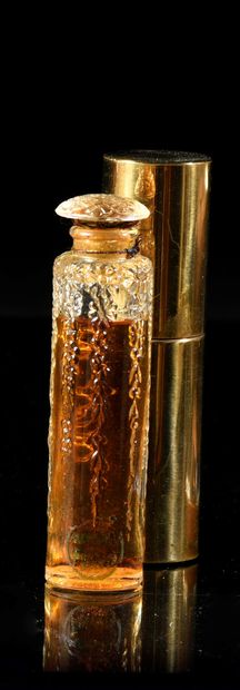 Forvil - «5 Fleurs» - (1920) 
Présenté dans son étui cylindre en laiton titré, flacon...