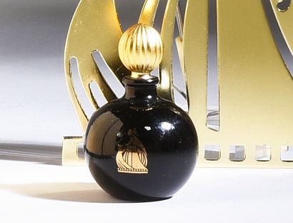 Lanvin parfums - «Arpège» - (1927) 
Series of five "black ball" bottles in black...